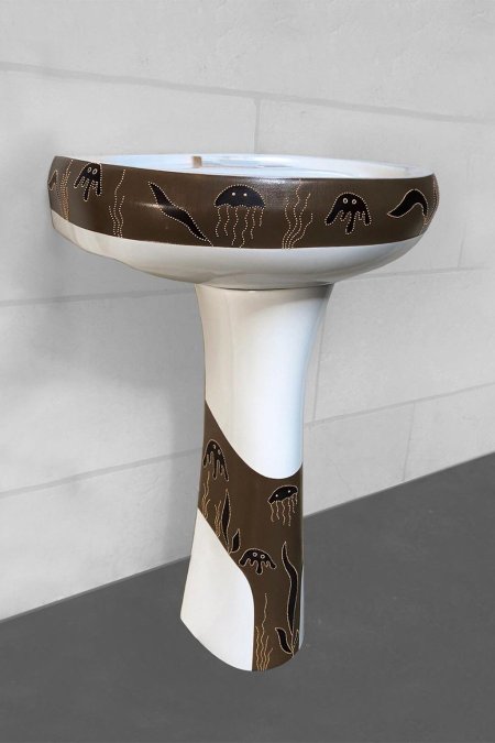 مغسل سيراميك مع عمود – نقش بحري بني